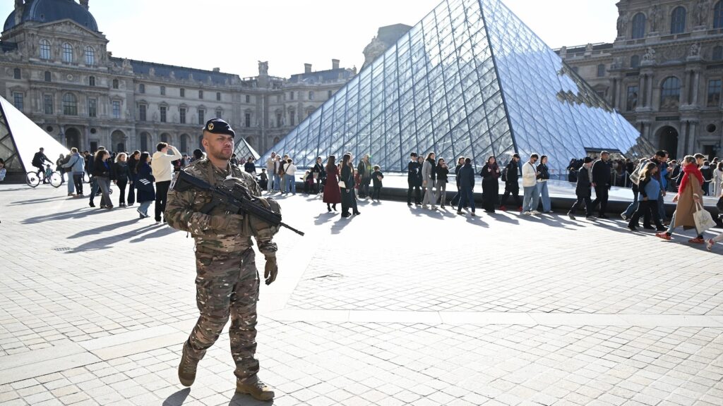Employee reveals what Louvre's video surveillance password was at time of heist