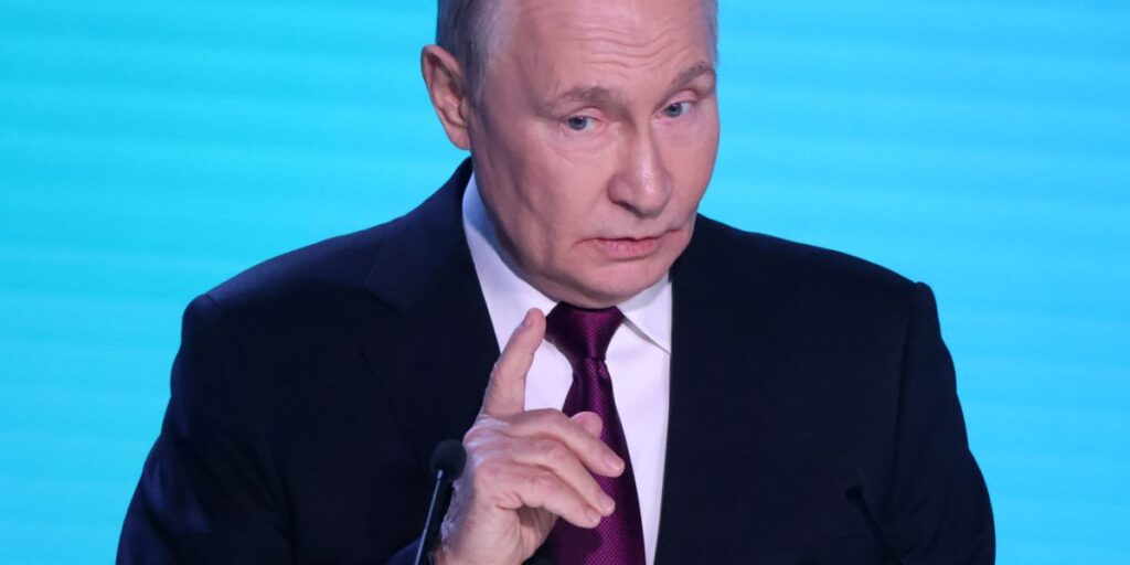 Secret U.S.-Russia talks led to plan that blindsided Ukraine