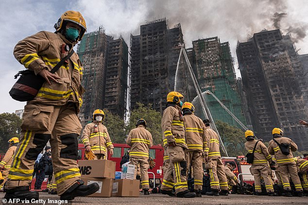 Crowds gathered in nearby streets and public areas to organise aid for displaced residents and firefighters, part of a spontaneous effort that drew people from across the city