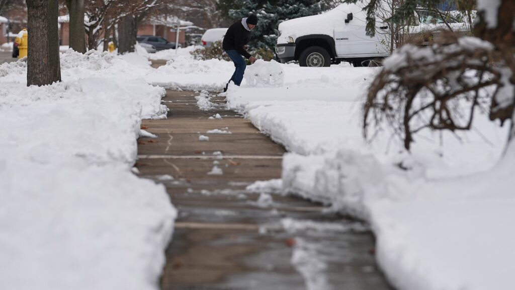 Private: Schools close as more than 50 million on alert for snow and ice Schools close as more than 50 million on alert for snow and ice