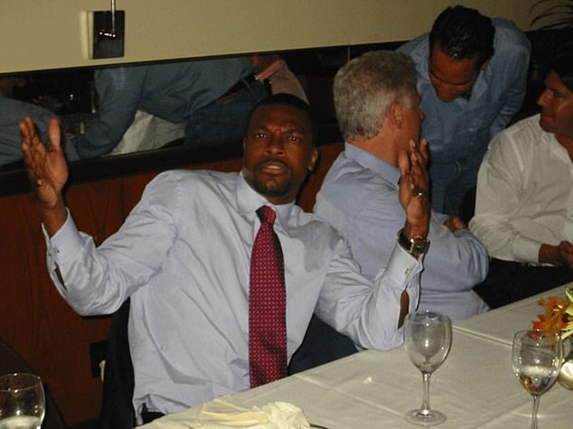 A man who appeared to be comedian Chris Tucker poses at a table