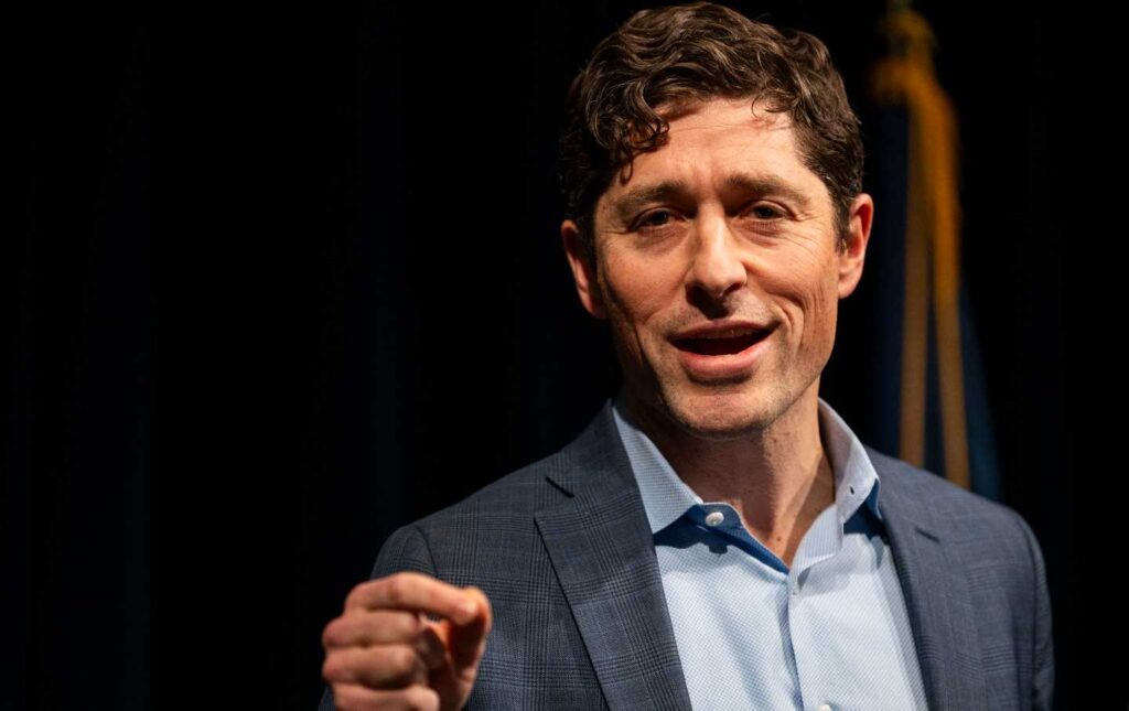 Minneapolis’s Mayor Rips “Mass Militarized Force” After a Second Minnesotan Is Gunned Down