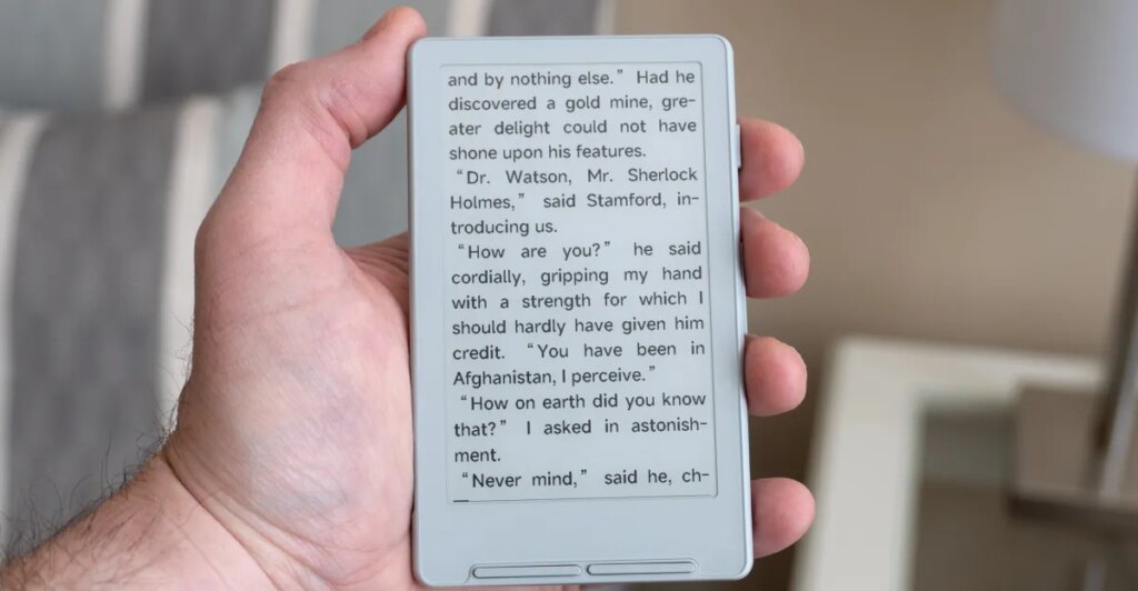 This tiny pocket-friendly e-reader is packed with frustration and potential